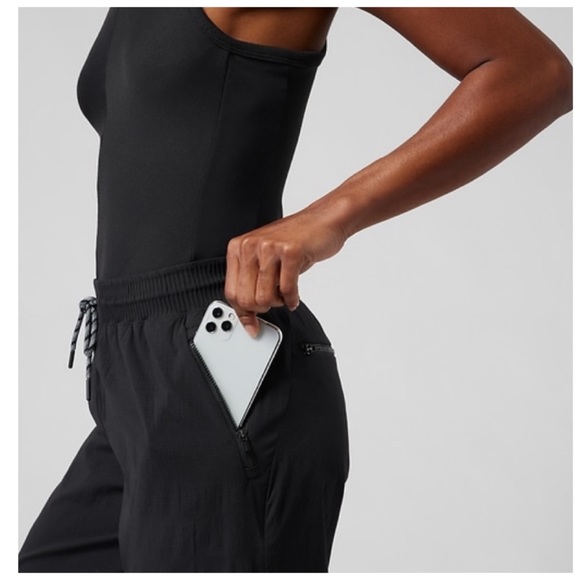 ATHLETA Trekkie Straight Crop Pant size 6 Relaxed Drawcord Waist Pants NWTS-$90 - Picture 3 of 5